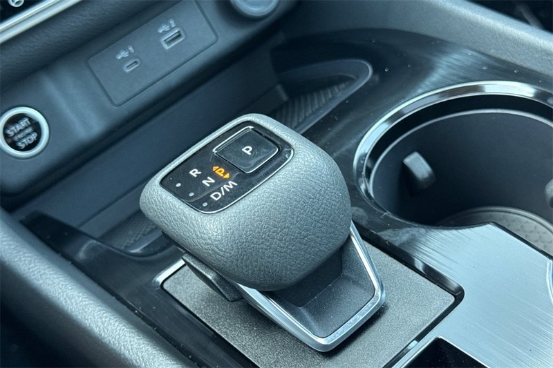 Nissan Rogue Vehicle Full-screen Gallery Image 22