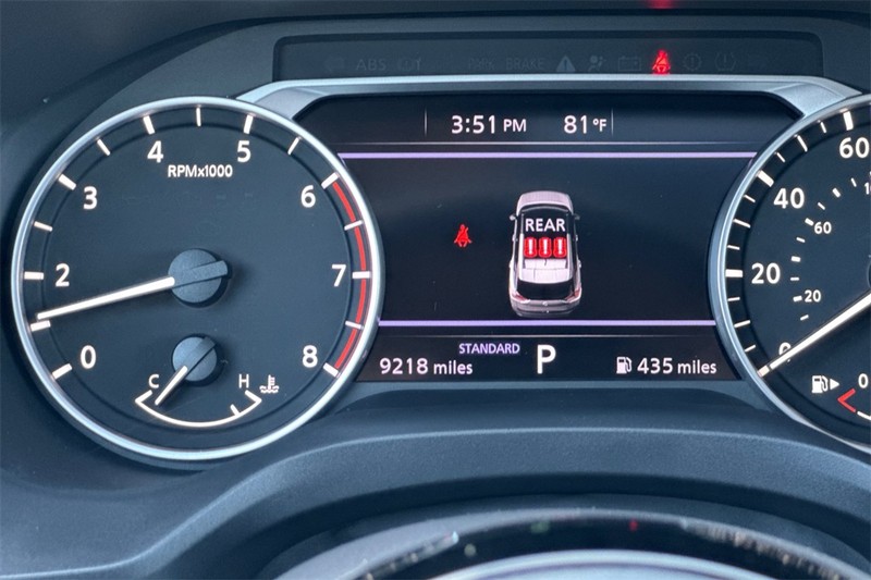 Nissan Rogue Vehicle Full-screen Gallery Image 26
