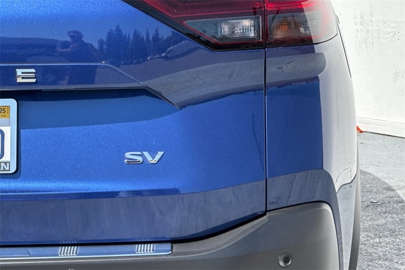 Nissan Rogue Vehicle Full-screen Gallery Image 28
