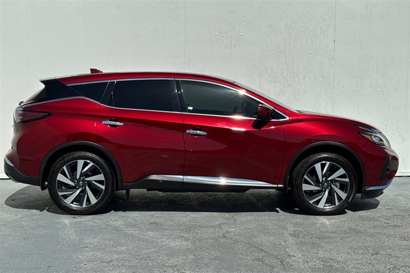 Nissan Murano Vehicle Full-screen Gallery Image 03