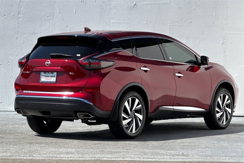 Nissan Murano Vehicle Full-screen Gallery Image 04
