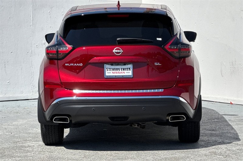 Nissan Murano Vehicle Full-screen Gallery Image 05