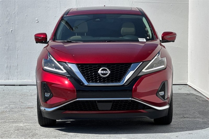 Nissan Murano Vehicle Full-screen Gallery Image 09