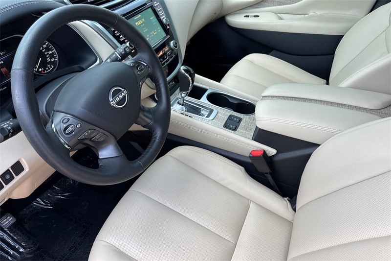 Nissan Murano Vehicle Full-screen Gallery Image 10