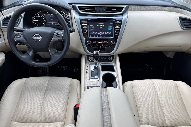 Nissan Murano Vehicle Full-screen Gallery Image 13