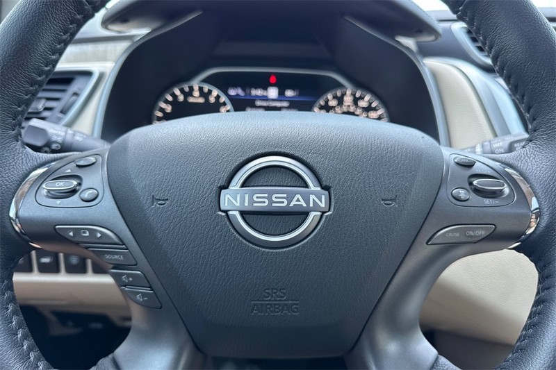 Nissan Murano Vehicle Full-screen Gallery Image 24