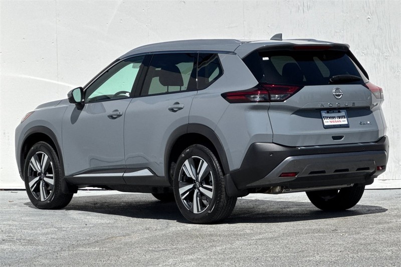 Nissan Rogue Vehicle Full-screen Gallery Image 06
