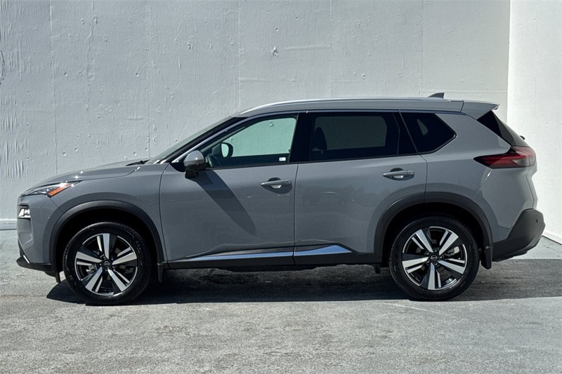 Nissan Rogue Vehicle Full-screen Gallery Image 07