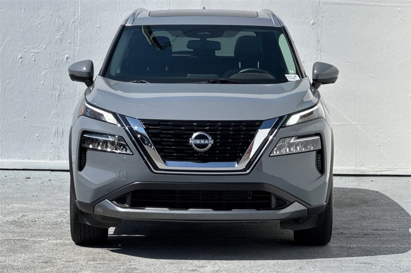 Nissan Rogue Vehicle Full-screen Gallery Image 09