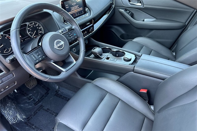 Nissan Rogue Vehicle Full-screen Gallery Image 10