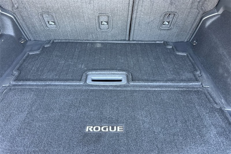 Nissan Rogue Vehicle Full-screen Gallery Image 15