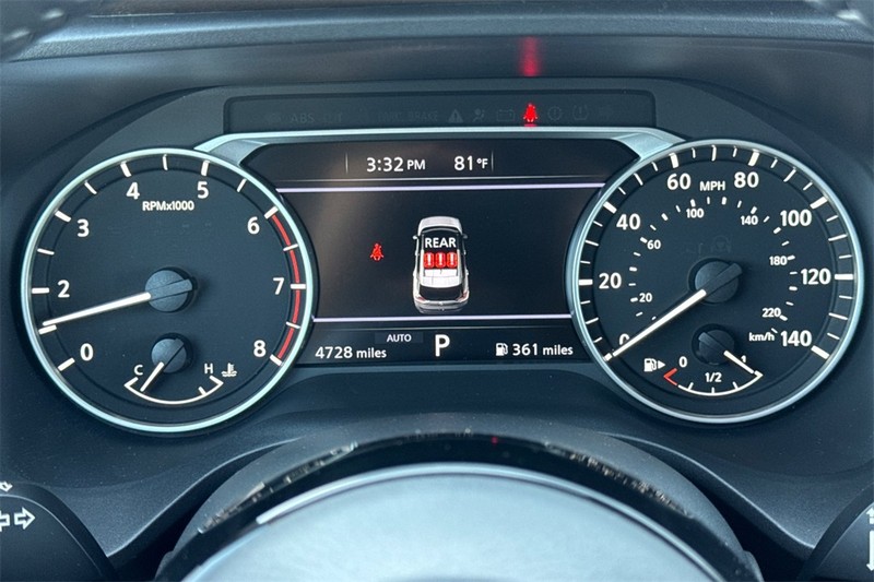 Nissan Rogue Vehicle Full-screen Gallery Image 24