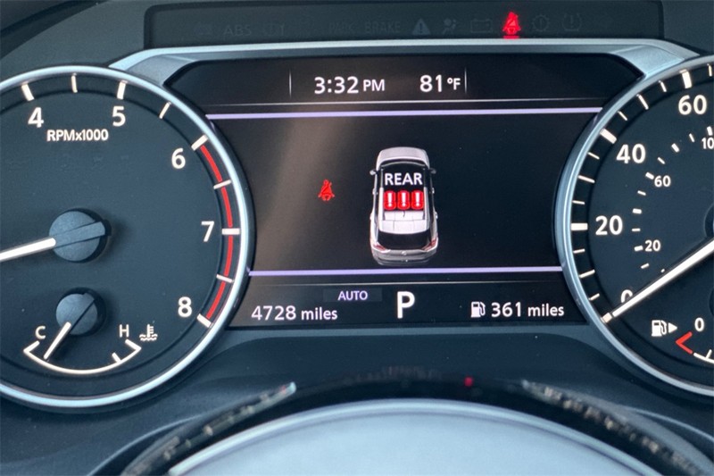 Nissan Rogue Vehicle Full-screen Gallery Image 25
