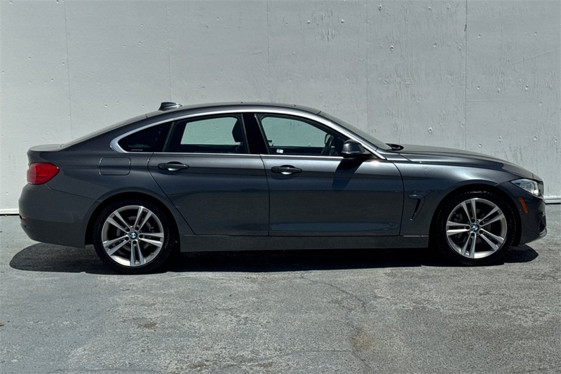 BMW 4 Series Vehicle Full-screen Gallery Image 03