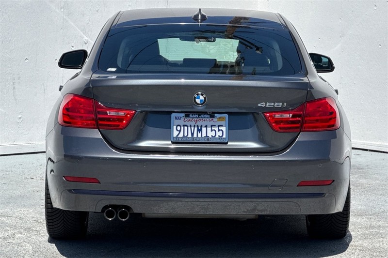 BMW 4 Series Vehicle Full-screen Gallery Image 05