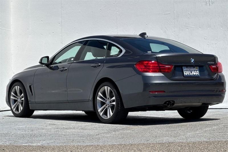 BMW 4 Series Vehicle Full-screen Gallery Image 06