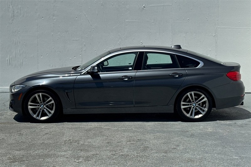 BMW 4 Series Vehicle Full-screen Gallery Image 07