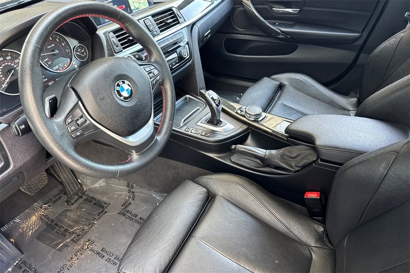 BMW 4 Series Vehicle Full-screen Gallery Image 10