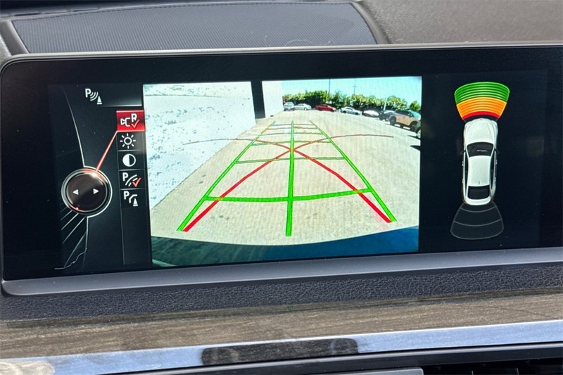 BMW 4 Series Vehicle Full-screen Gallery Image 19