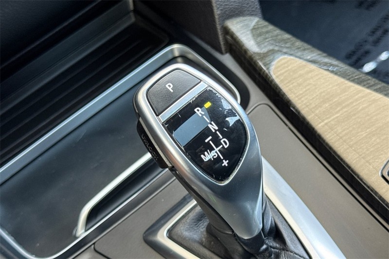 BMW 4 Series Vehicle Full-screen Gallery Image 21