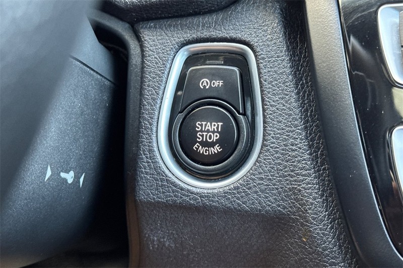 BMW 4 Series Vehicle Full-screen Gallery Image 22