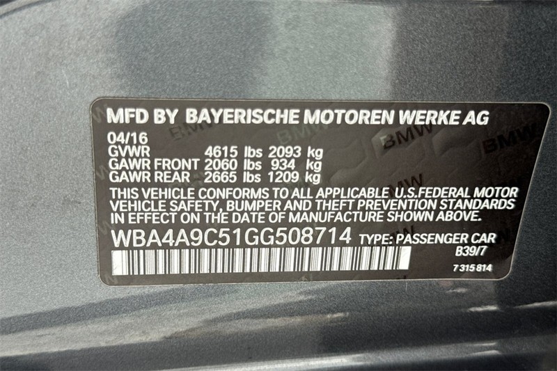 BMW 4 Series Vehicle Full-screen Gallery Image 28
