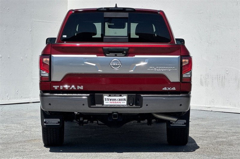 Nissan Titan Vehicle Full-screen Gallery Image 05