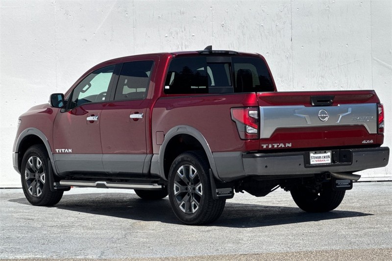 Nissan Titan Vehicle Full-screen Gallery Image 07