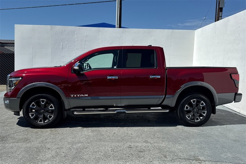 Nissan Titan Vehicle Full-screen Gallery Image 08