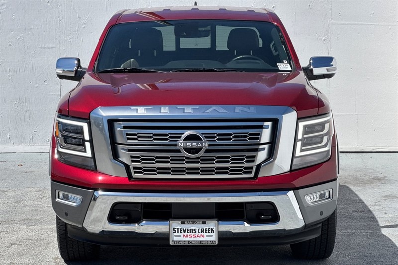 Nissan Titan Vehicle Full-screen Gallery Image 10