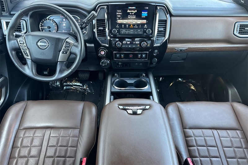Nissan Titan Vehicle Full-screen Gallery Image 14