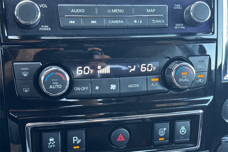 Nissan Titan Vehicle Full-screen Gallery Image 21