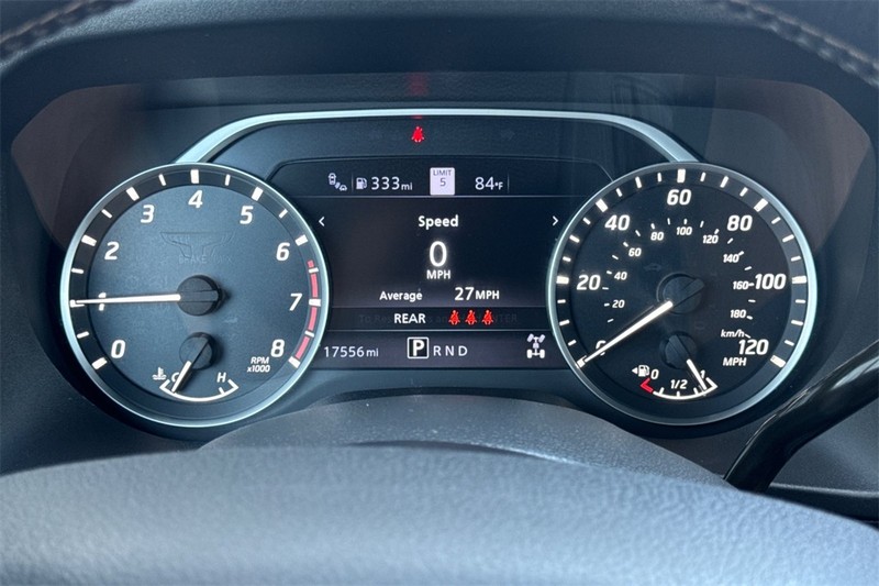 Nissan Titan Vehicle Full-screen Gallery Image 25