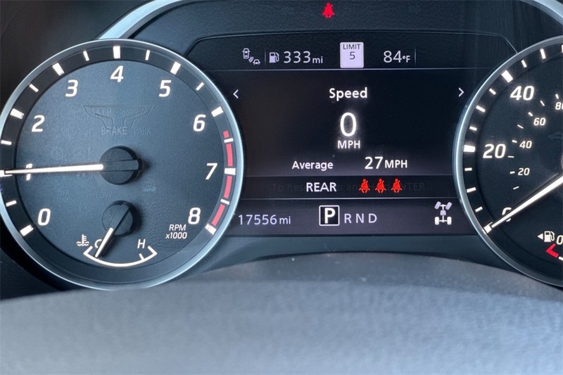 Nissan Titan Vehicle Full-screen Gallery Image 26