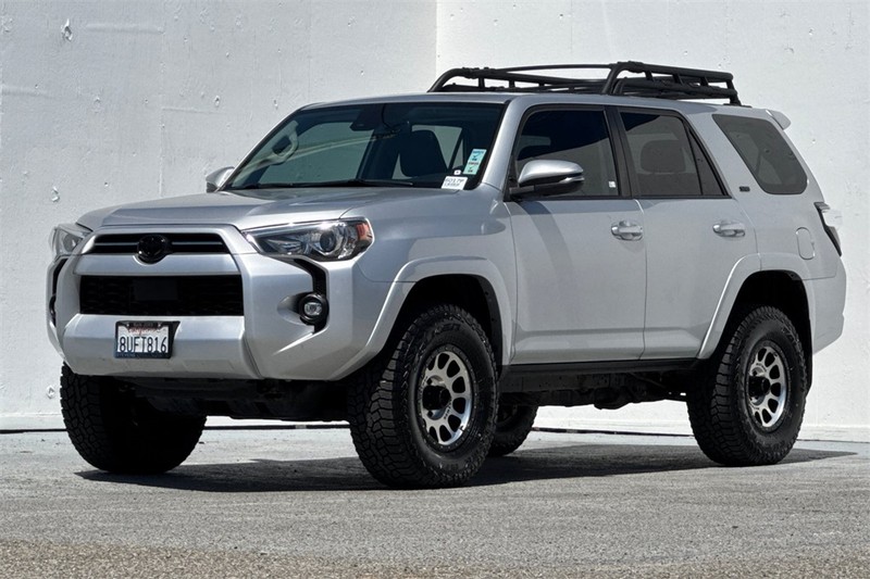 Toyota 4Runner Vehicle Full-screen Gallery Image 08