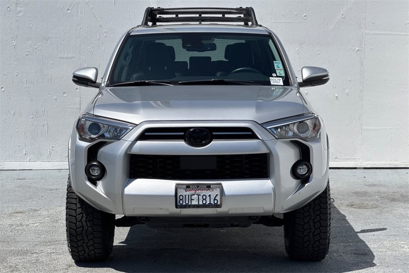 Toyota 4Runner Vehicle Full-screen Gallery Image 09