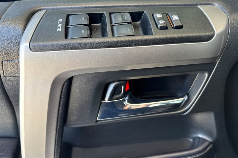 Toyota 4Runner Vehicle Full-screen Gallery Image 11