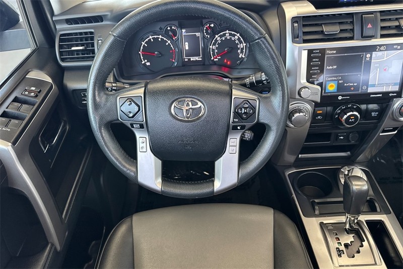 Toyota 4Runner Vehicle Full-screen Gallery Image 14
