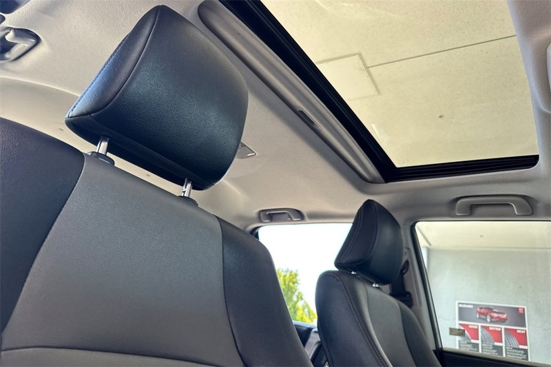 Toyota 4Runner Vehicle Full-screen Gallery Image 17