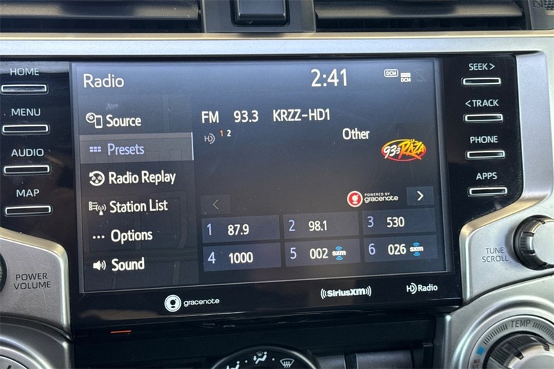 Toyota 4Runner Vehicle Full-screen Gallery Image 18