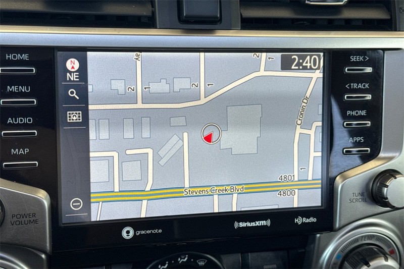 Toyota 4Runner Vehicle Full-screen Gallery Image 19