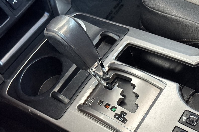 Toyota 4Runner Vehicle Full-screen Gallery Image 22