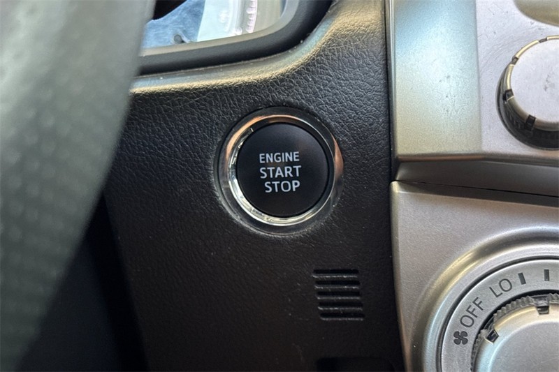 Toyota 4Runner Vehicle Full-screen Gallery Image 23