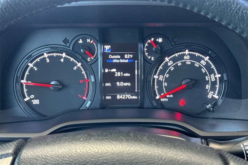 Toyota 4Runner Vehicle Full-screen Gallery Image 25