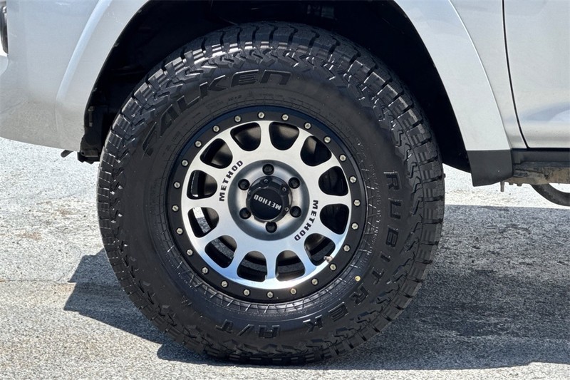Toyota 4Runner Vehicle Full-screen Gallery Image 27