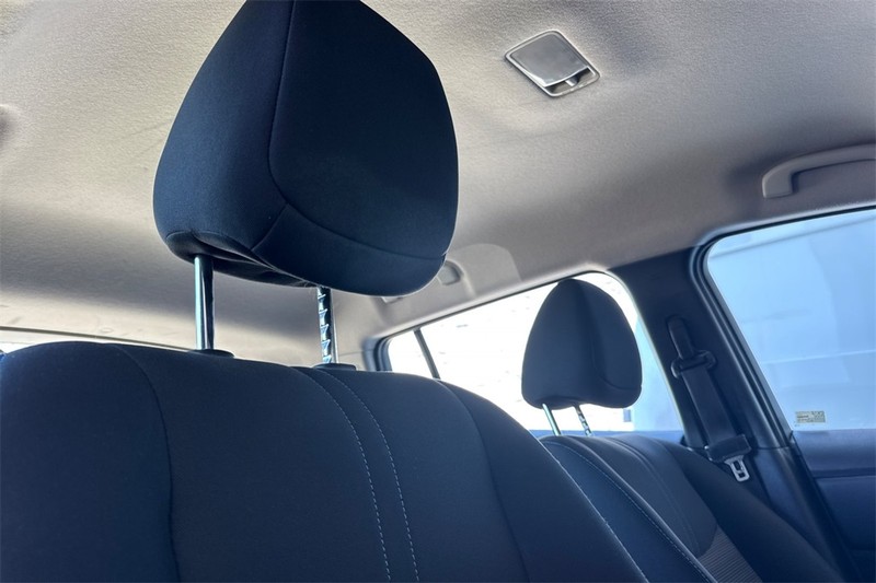 Nissan LEAF Vehicle Full-screen Gallery Image 17