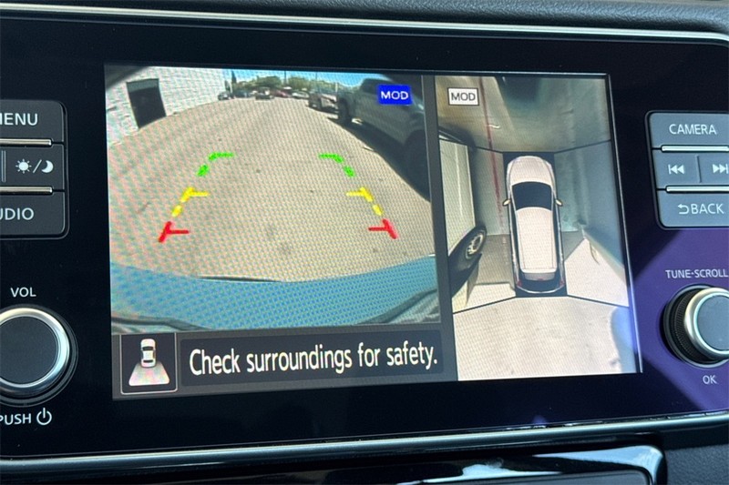 Nissan LEAF Vehicle Full-screen Gallery Image 20