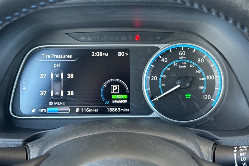 Nissan LEAF Vehicle Full-screen Gallery Image 25