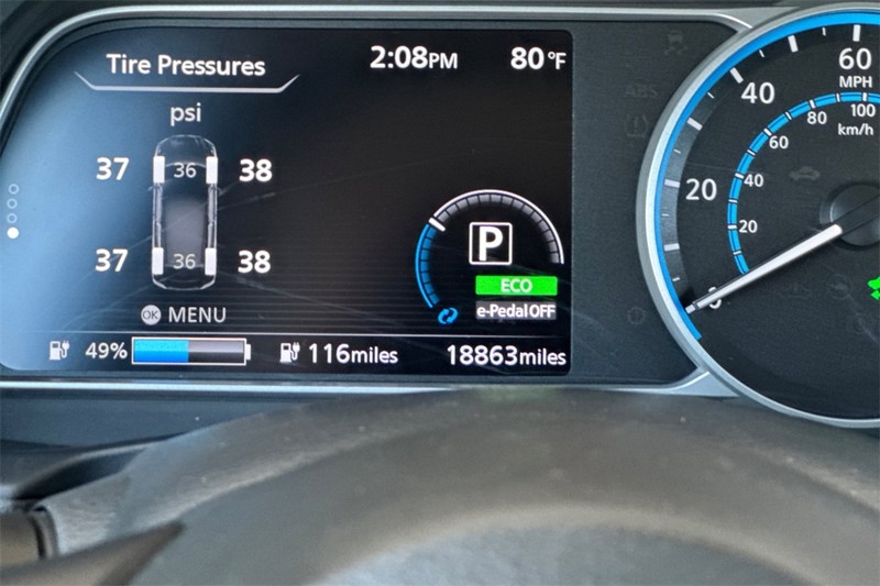 Nissan LEAF Vehicle Full-screen Gallery Image 26