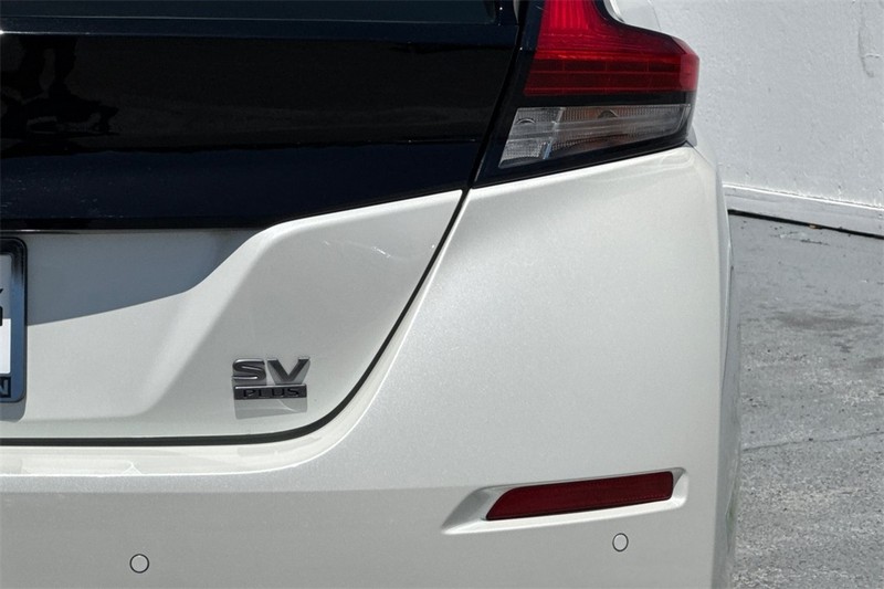 Nissan LEAF Vehicle Full-screen Gallery Image 28